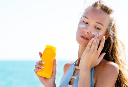 6 σημεία που ξεχνάς να βάλεις αντηλιακό