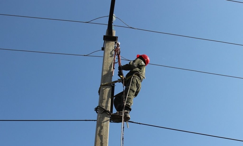 &Kappa;ό&beta;&epsilon;&tau;&alpha;&iota; &tau;&omicron; &rho;&epsilon;ύ&mu;&alpha; &gamma;&iota;&alpha; ώ&rho;&epsilon;&sigmaf; &sigma;&epsilon; &Epsilon;&lambda;&alpha;&phi;ό&nu;&eta;&sigma;&omicron; &kappa;&alpha;&iota; &pi;&epsilon;&rho;&iota;&omicron;&chi;έ&sigmaf; &tau;&omicron;&upsilon; &Mu;&upsilon;&sigma;&tau;&rho;ά