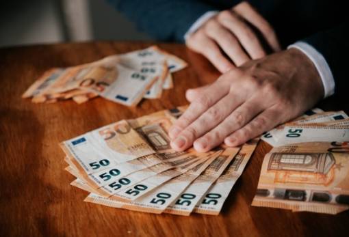 Επιχειρήσεις: Μόλις το 8,3% της χρηματοδότησης την περίοδο 2019–2025 κατευθύνθηκε σε επενδυτικά δάνεια