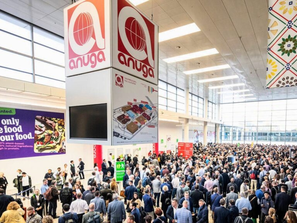 &Sigma;&tau;&eta; &Delta;&iota;&epsilon;&theta;&nu;ή Έ&kappa;&theta;&epsilon;&sigma;&eta; &laquo;Anuga&raquo; &tau;&eta;&sigmaf; &Gamma;&epsilon;&rho;&mu;&alpha;&nu;ί&alpha;&sigmaf; &eta; &Pi;&epsilon;&rho;&iota;&phi;έ&rho;&epsilon;&iota;&alpha; &Pi;&epsilon;&lambda;&omicron;&pi;&omicron;&nu;&nu;ή&sigma;&omicron;&upsilon;