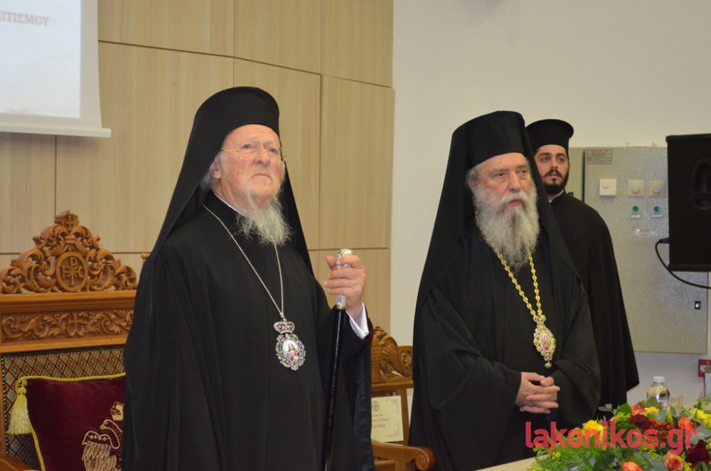 &Beta;&alpha;&rho;&theta;&omicron;&lambda;&omicron;&mu;&alpha;ί&omicron;&sigmaf; &sigma;&epsilon; &Epsilon;&upsilon;&sigma;&tau;ά&theta;&iota;&omicron;: &laquo;&Epsilon;&tau;&iota;&mu;ή&sigma;&alpha;&tau;&epsilon; &eta;&mu;ά&sigmaf; &pi;&omicron;&iota;&kappa;&iota;&lambda;&omicron;&tau;&rho;ό&pi;&omega;&sigmaf; &kappa;&alpha;&iota; &upsilon;&pi;&epsilon;&rho;&beta;&alpha;&lambda;&lambda;ό&nu;&tau;&omega;&sigmaf;&raquo;