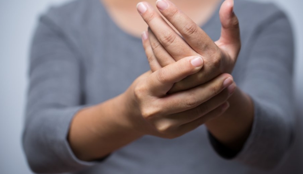 &Tau;&iota; &sigma;&upsilon;&mu;&beta;&alpha;ί&nu;&epsilon;&iota; &sigma;&tau;&omicron; &sigma;ώ&mu;&alpha; ό&tau;&alpha;&nu; &kappa;ά&nu;&epsilon;&iota;&sigmaf; &laquo;&kappa;&rho;&alpha;&kappa;&raquo; &sigma;&tau;&alpha; &delta;ά&chi;&tau;&upsilon;&lambda;ά;