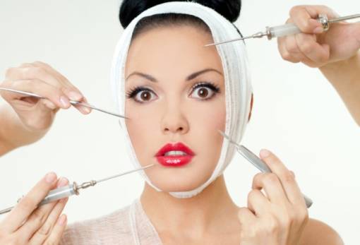 Όταν η φίλη σου το παρακάνει με τις αισθητικές επεμβάσεις