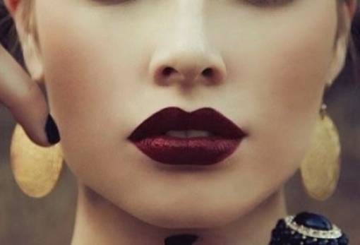 Σαγηνευτικά Vampy Lips: Το χρώμα του χειμώνα που ξεχωρίζει