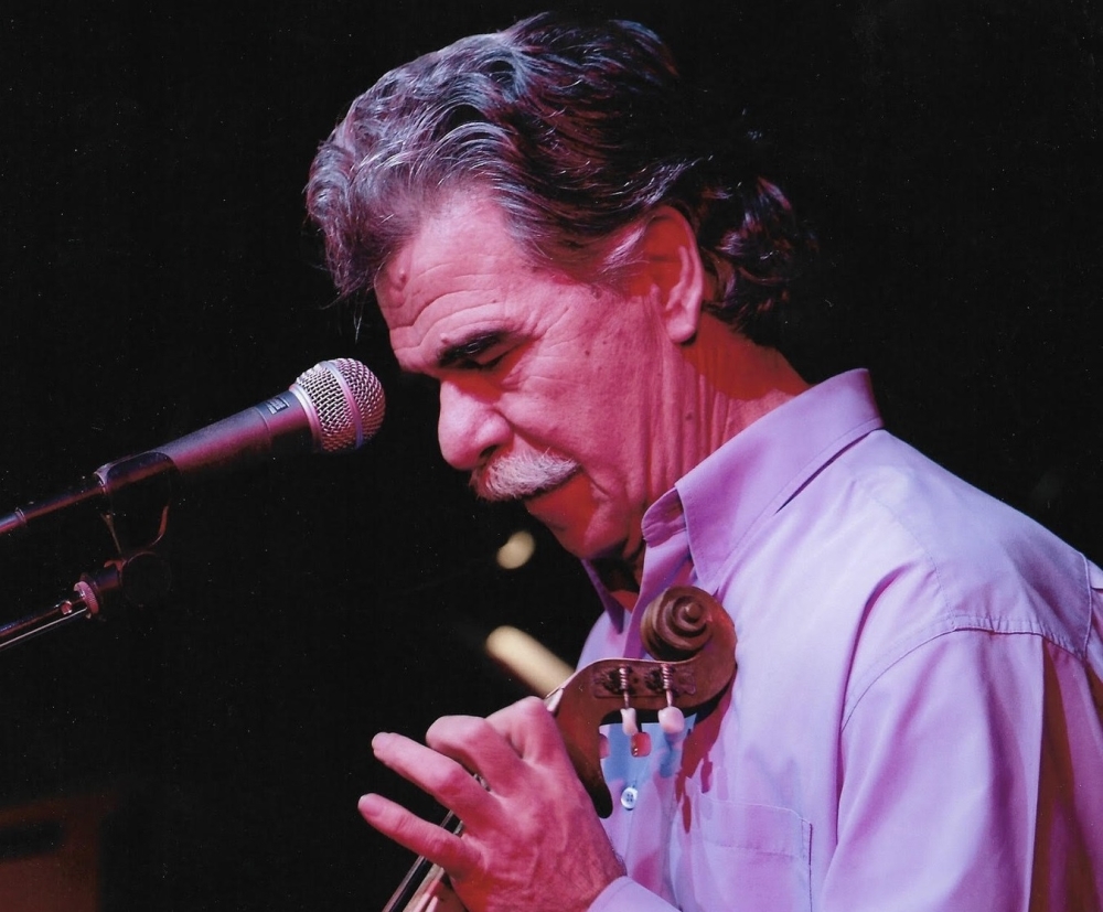 Ο χαρισματικός Βασίλης Σκουλάς για μια βραδιά στη Μαγούλα