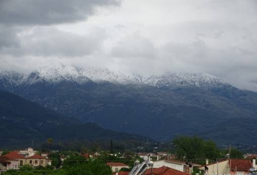 Ανθισμένη... στα λευκά η Πρωτομαγιά στη Λακωνία