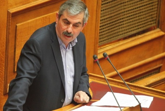  &Epsilon;&rho;ώ&tau;&eta;&sigma;&eta; &beta;&omicron;&upsilon;&lambda;&epsilon;&upsilon;&tau;ώ&nu; &tau;&omicron;&upsilon; &Sigma;&Upsilon;&Rho;&Iota;&Zeta;&Alpha;: &laquo;&Upsilon;&pi;&omicron;&beta;&alpha;&theta;&mu;ί&zeta;&epsilon;&iota; &tau;&omicron; &Xi;&eta;&rho;&omicron;&kappa;ά&mu;&pi;&iota; &tau;&omicron; &lambda;&omicron;&upsilon;&kappa;έ&tau;&omicron; &sigma;&epsilon; &Epsilon;&Lambda;&Tau;&Alpha;-&Tau;&Tau;&raquo;