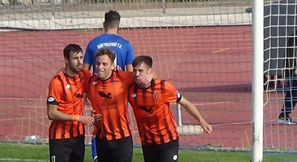 &Gamma;΄ &Epsilon;&theta;&nu;&iota;&kappa;ή: &Pi;&rho;&omicron;&eta;&gamma;ή&theta;&eta;&kappa;&epsilon; &alpha;&lambda;&lambda;ά έ&phi;&upsilon;&gamma;&epsilon; &chi;&alpha;&mu;έ&nu;&omicron;&sigmaf; &alpha;&pi;ό &tau;&omicron; &Lambda;&omicron;&upsilon;&tau;&rho;ά&kappa;&iota; &omicron; &Pi;&alpha;&nu;&gamma;&upsilon;&theta;&epsilon;&alpha;&tau;&iota;&kappa;ό&sigmaf;