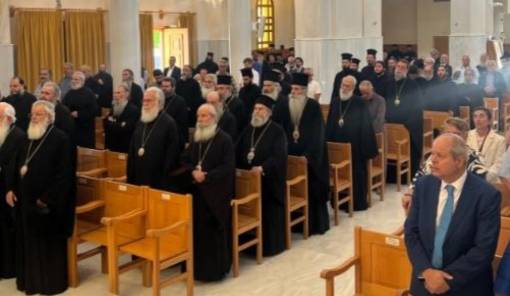 &Sigma;&tau;&alpha; &omicron;&nu;&omicron;&mu;&alpha;&sigma;&tau;ή&rho;&iota;&alpha; &tau;&omicron;&upsilon; &Alpha;&rho;&chi;&iota;&epsilon;&pi;&iota;&sigma;&kappa;ό&pi;&omicron;&upsilon; &omicron; &Mu;&eta;&tau;&rho;&omicron;&pi;&omicron;&lambda;ί&tau;&eta;&sigmaf; &Mu;ά&nu;&eta;&sigmaf;