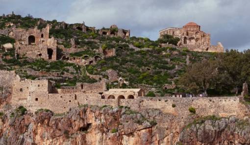 &Eta; &Lambda;&alpha;&kappa;&omega;&nu;ί&alpha; &tau;&omega;&nu; &alpha;&nu;&tau;&iota;&theta;έ&sigma;&epsilon;&omega;&nu; &sigma;&tau;&omicron;&nu; &phi;&alpha;&kappa;ό &tau;&omicron;&upsilon; &laquo;Ό&pi;&omicron;&upsilon; &upsilon;&pi;ά&rho;&chi;&epsilon;&iota; &Epsilon;&lambda;&lambda;ά&delta;&alpha;&raquo;