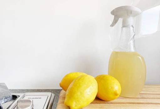 Λεμόνι: Το νούμερο 1 καθαριστικό για το μπάνιο σου