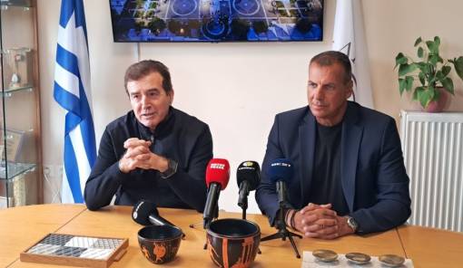 &Sigma;&tau;&omicron; &Delta;&eta;&mu;&alpha;&rho;&chi;&epsilon;ί&omicron; &Sigma;&pi;ά&rho;&tau;&eta;&sigmaf; &omicron; &Mu;&iota;&chi;ά&lambda;&eta;&sigmaf; &Chi;&rho;&upsilon;&sigma;&omicron;&chi;&omicron;ΐ&delta;&eta;&sigmaf;