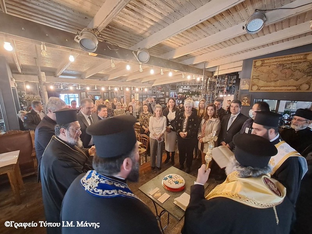 &Omicron; &Mu;&eta;&tau;&rho;&omicron;&pi;&omicron;&lambda;ί&tau;&eta;&sigmaf; &Mu;ά&nu;&eta;&sigmaf; &sigma;&tau;&eta;&nu; &kappa;&omicron;&pi;ή &pi;ί&tau;&alpha;&sigmaf; &tau;&omicron;&upsilon; &Pi;&omicron;&lambda;&iota;&tau;&iota;&sigma;&tau;&iota;&kappa;&omicron;ύ &Sigma;&upsilon;&lambda;&lambda;ό&gamma;&omicron;&upsilon; &Gamma;&upsilon;&nu;&alpha;&iota;&kappa;ώ&nu; &Mu;ά&nu;&eta;&sigmaf;