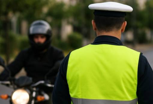 196 παραβάσεις για χρήση κράνους σε μία εβδομάδα στην Πελοπόννησο