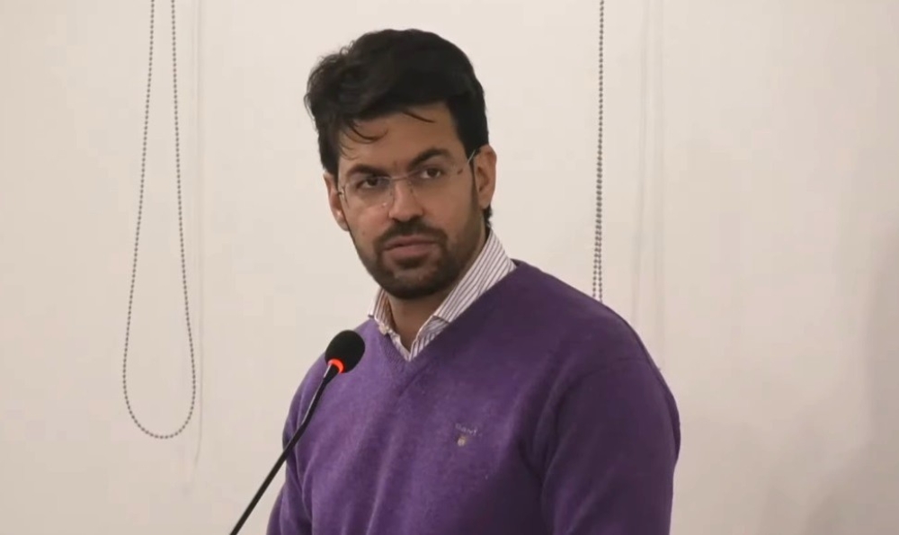 &Tau;&alpha; &lsquo;&pi;&epsilon; &kappa;&alpha;&iota; &tau;&eta;&nu;&hellip; &epsilon;ί&pi;&epsilon; &gamma;&iota;&alpha; &tau;&omicron; &phi;&upsilon;&sigma;&iota;&kappa;ό &alpha;έ&rho;&iota;&omicron; &chi;&omega;&rho;ί&sigmaf; &nu;&alpha; &laquo;&chi;&alpha;ϊ&delta;έ&psi;&epsilon;&iota; &alpha;&upsilon;&tau;&iota;ά&raquo; &omicron; &Tau;&zeta;&iota;&nu;&iota;έ&rho;&eta;&sigmaf;