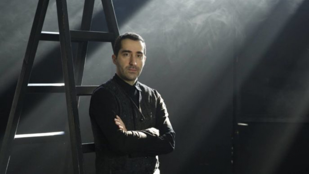 Το νέο τραγούδι του Ζαχαρία Καρούνη «Έλα»