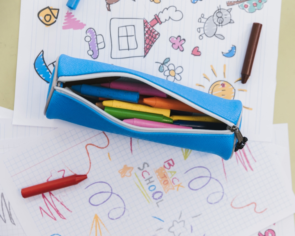 &laquo;&Pi;&rho;&iota;&nu; &alpha;&rho;&chi;ί&sigma;&omicron;&upsilon;&nu; &tau;&alpha; &sigma;&chi;&omicron;&lambda;&epsilon;ί&alpha;&raquo;: &Delta;&eta;&mu;&iota;&omicron;&upsilon;&rho;&gamma;&iota;&kappa;ό &epsilon;&rho;&gamma;&alpha;&sigma;&tau;ή&rho;&iota; &gamma;&iota;&alpha; &pi;&alpha;&iota;&delta;&iota;ά &sigma;&tau;&omicron; &Mu;&omicron;&upsilon;&sigma;&epsilon;ί&omicron; &Epsilon;&lambda;&iota;ά&sigmaf;