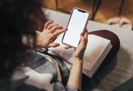 Επιδόματα: “Φακελώνονται” οι δικαιούχοι