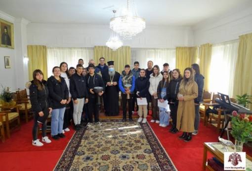 Έψαλαν τα κάλαντα στον Μητροπολίτη Ευστάθιο