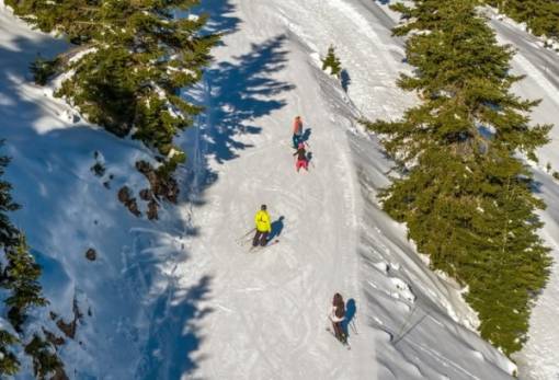 Το Μαίναλο ξαναζωντανεύει με χιόνι και πίστες έτοιμες για δράση