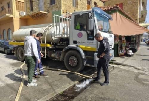 Το… τερμάτισαν ασυνείδητοι στη Σκάλα: Πέταξαν βοθρολύματα στον αγωγό ομβρίων