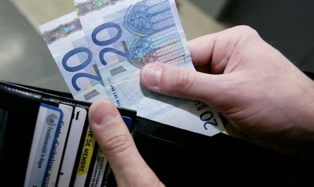 &Kappa;&alpha;&tau;ώ&tau;&alpha;&tau;&omicron;&sigmaf; &mu;&iota;&sigma;&theta;ό&sigmaf;: &Kappa;&lambda;&iota;&mu;&alpha;&kappa;ώ&nu;&epsilon;&tau;&alpha;&iota; &eta; &alpha;&nu;&tau;&iota;&pi;&alpha;&rho;ά&theta;&epsilon;&sigma;&eta; &gamma;&iota;&alpha; &tau;&omicron; ύ&psi;&omicron;&sigmaf; &tau;&eta;&sigmaf; &alpha;ύ&xi;&eta;&sigma;&eta;&sigmaf;