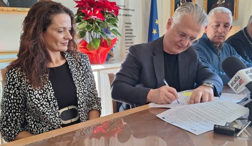 &Alpha;&nu;&alpha;&beta;&alpha;&theta;&mu;ί&zeta;&epsilon;&tau;&alpha;&iota; &mu;&epsilon; &sigma;&chi;&epsilon;&delta;ό&nu; 5 &epsilon;&kappa;&alpha;&tau;. &epsilon;&upsilon;&rho;ώ &tau;&omicron; &Pi;&alpha;&nu;&alpha;&rho;&kappa;&alpha;&delta;&iota;&kappa;ό &Nu;&omicron;&sigma;&omicron;&kappa;&omicron;&mu;&epsilon;ί&omicron;