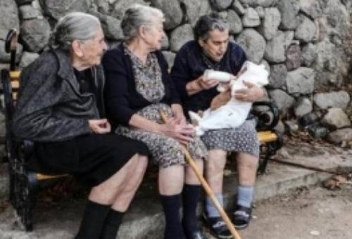 «Έφυγε» από τη ζωή η γιαγιά – σύμβολο της Μυτιλήνης