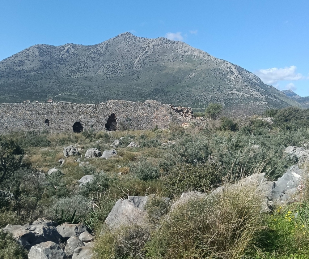 &Sigma;&tau;&alpha; &mu;&omicron;&nu;&omicron;&pi;ά&tau;&iota;&alpha; &tau;&eta;&sigmaf; &alpha;&nu;&omicron;&iota;&xi;&iota;ά&tau;&iota;&kappa;&eta;&sigmaf; &Mu;ά&nu;&eta;&sigmaf; &pi;&epsilon;&zeta;&omicron;&pi;&omicron;&rho;&epsilon;ί &omicron; &Epsilon;&Omicron;&Sigma; &Sigma;&pi;ά&rho;&tau;&eta;&sigmaf;