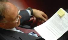 &Omicron;&iota;&kappa;&omicron;&nu;&omicron;&mu;&iota;&kappa;ή &laquo;&beta;ί&beta;&lambda;&omicron;&raquo; &kappa;&alpha;&tau;έ&theta;&epsilon;&sigma;&epsilon; &omicron; &Pi;έ&tau;&rho;&omicron;&sigmaf; &Delta;&omicron;ύ&kappa;&alpha;&sigmaf; &sigma;&tau;&omicron; &sigma;&upsilon;&nu;έ&delta;&rho;&iota;&omicron; &tau;&eta;&sigmaf; &Nu;&Delta;