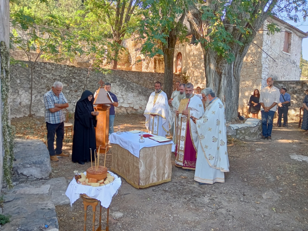 Στη Μονή Αγίας Τριάδος Καλαθίου Όρους Καλαμάτας