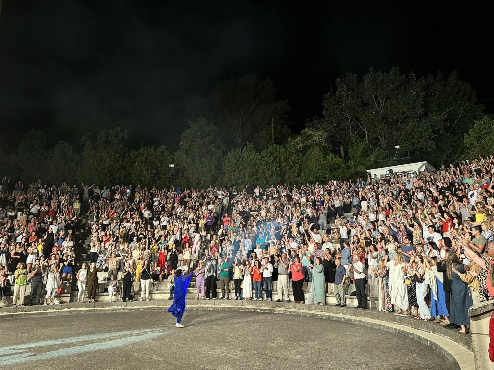 &Xi;&epsilon;&sigma;ή&kappa;&omega;&sigma;&epsilon; &tau;&omicron; &Sigma;&alpha;ϊ&nu;&omicron;&pi;&omicron;ύ&lambda;&epsilon;&iota;&omicron; &Alpha;&mu;&phi;&iota;&theta;έ&alpha;&tau;&rho;&omicron; &eta; Ά&lambda;&kappa;&eta;&sigma;&tau;&iota;&sigmaf; &Pi;&rho;&omega;&tau;&omicron;&psi;ά&lambda;&tau;&eta;
