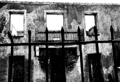 Στα πυρά της εκδίκησης: Μια Λακωνία που δε λησμονεί