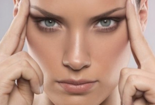 Τα λάθη που γερνούν την επιδερμίδα του προσώπου μας