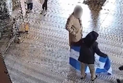 Λάκωνες τουρίστες οι δύο που άνοιξαν ελληνική σημαία στην Αγία Σοφία