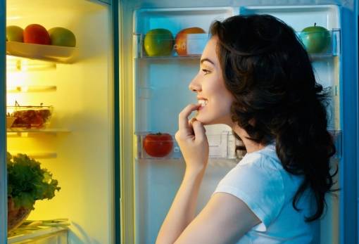 Βραδινά σνακ που επηρεάζουν τον ύπνο και το σώμα μας