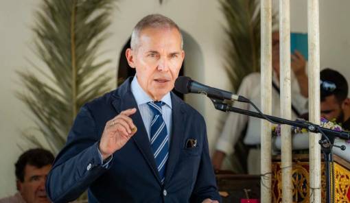 &Tau;&omicron; &Mu;&alpha;&nu;&iota;ά&tau;&iota;&kappa;&omicron; έ&pi;&omicron;&sigmaf; &sigma;&tau;&omicron;&nu; &Pi;&omicron;&lambda;&upsilon;ά&rho;&alpha;&beta;&omicron;, &laquo;&pi;&upsilon;&rho;&sigma;ό&sigmaf;&raquo; &epsilon;&theta;&nu;&iota;&kappa;ή&sigmaf; &kappa;&upsilon;&rho;&iota;&alpha;&rho;&chi;ί&alpha;&sigmaf; &sigma;&tau;&omicron; &sigma;ή&mu;&epsilon;&rho;&alpha;