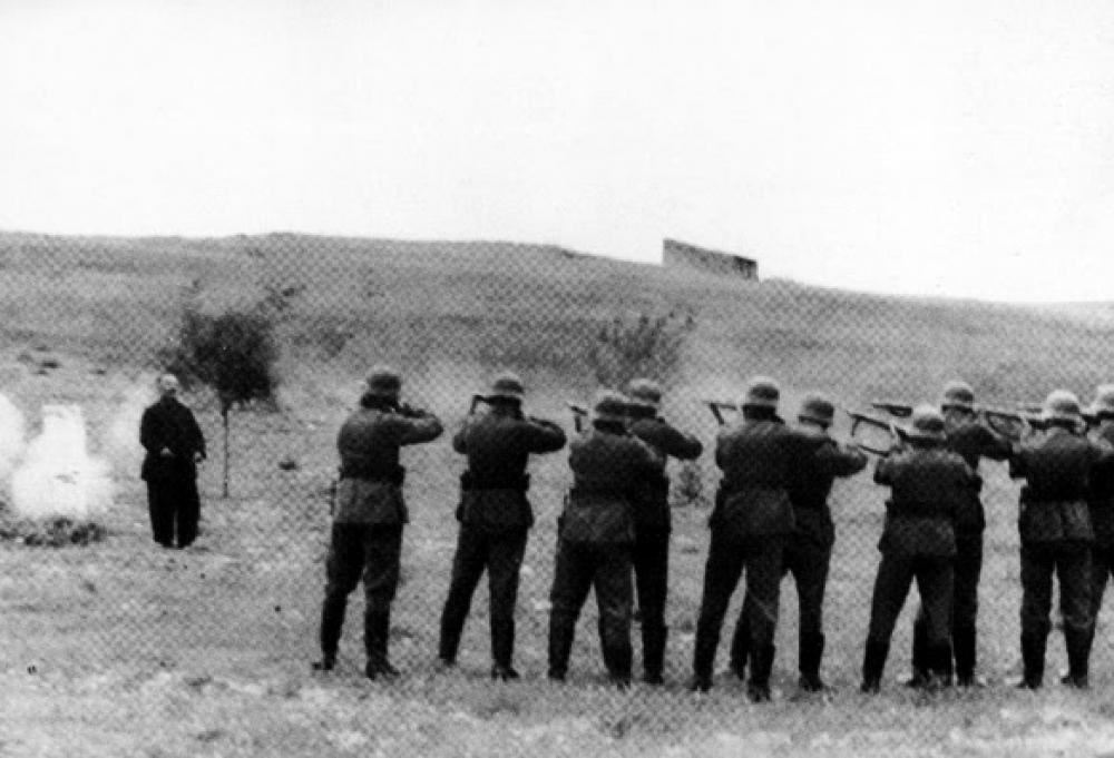 &Tau;&iota;&mu;ά&tau;&alpha;&iota; &eta; &mu;&nu;ή&mu;&eta; &tau;&omega;&nu; &theta;&upsilon;&mu;ά&tau;&omega;&nu;  &tau;&omicron;&upsilon; &Omicron;&lambda;&omicron;&kappa;&alpha;&upsilon;&tau;ώ&mu;&alpha;&tau;&omicron;&sigmaf; &tau;&omicron;&upsilon; &Alpha;&gamma;ί&omicron;&upsilon; &Delta;&eta;&mu;&eta;&tau;&rho;ί&omicron;&upsilon;