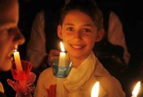 Δράση ώστε να μην μείνει «Κανένα σπίτι χωρίς λαμπάδα»