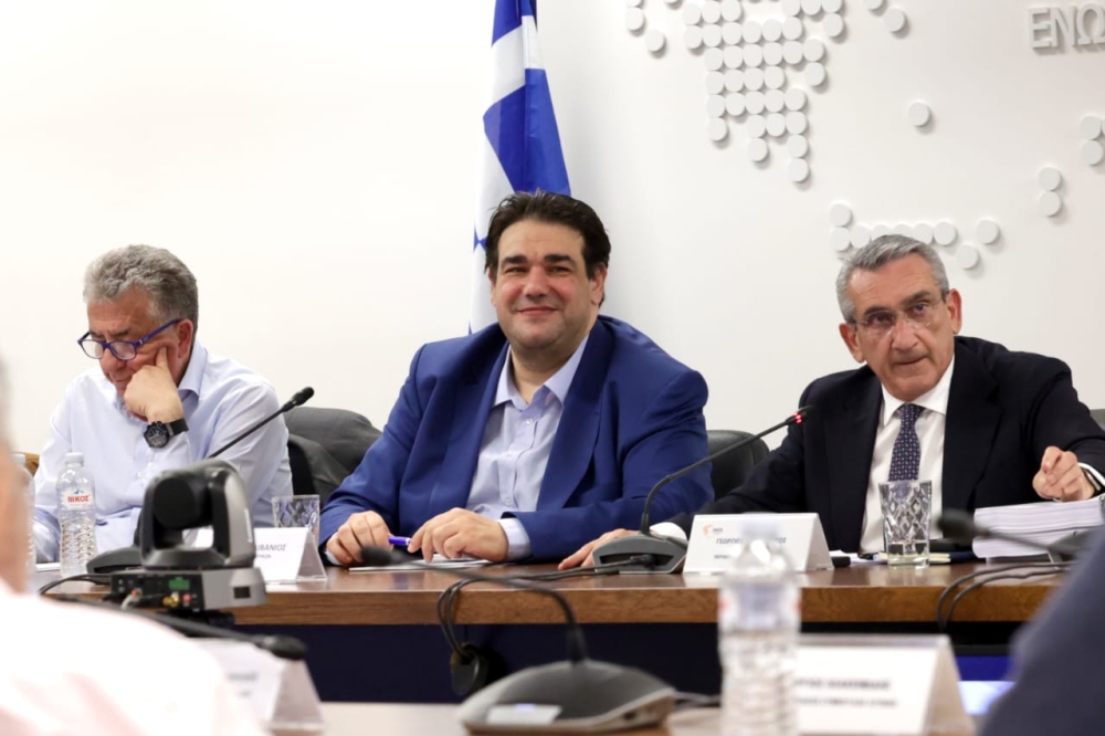 &Delta;ή&mu;&omicron;&iota; &kappa;&alpha;&iota; &Pi;&epsilon;&rho;&iota;&phi;έ&rho;&epsilon;&iota;&epsilon;&sigmaf; &mu;&pi;&rho;&omicron;&sigma;&tau;ά &sigma;&epsilon; &nu;έ&alpha; &mu;&epsilon;&tau;&alpha;&rho;&rho;ύ&theta;&mu;&iota;&sigma;&eta;