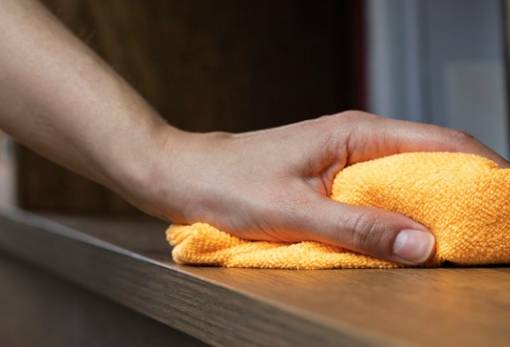 Σκόνη: Το υλικό που έχεις στο σπίτι και αντικαθιστά άνετα το υγρό καθαριστικό