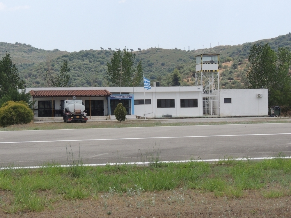 &Mu;&epsilon; &tau;&omicron;&upsilon;&sigmaf; &laquo;&pi;&rho;&omicron;&beta;&omicron;&lambda;&epsilon;ί&sigmaf;&raquo; &sigma;&tau;&rho;&alpha;&mu;&mu;έ&nu;&omicron;&upsilon;&sigmaf; &sigma;&tau;&omicron; &alpha;&epsilon;&rho;&omicron;&delta;&rho;ό&mu;&iota;&omicron; &Sigma;&pi;ά&rho;&tau;&eta;&sigmaf;