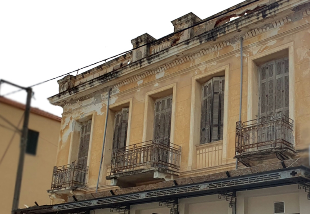 Ένα αρχιτεκτονικό στολίδι στο Γύθειο βυθίζεται στη… σιωπή του