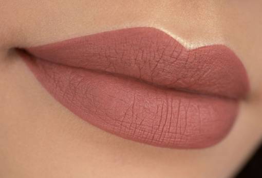 Ο τρόπος για να κάνεις ένα glossy κραγιόν ματ