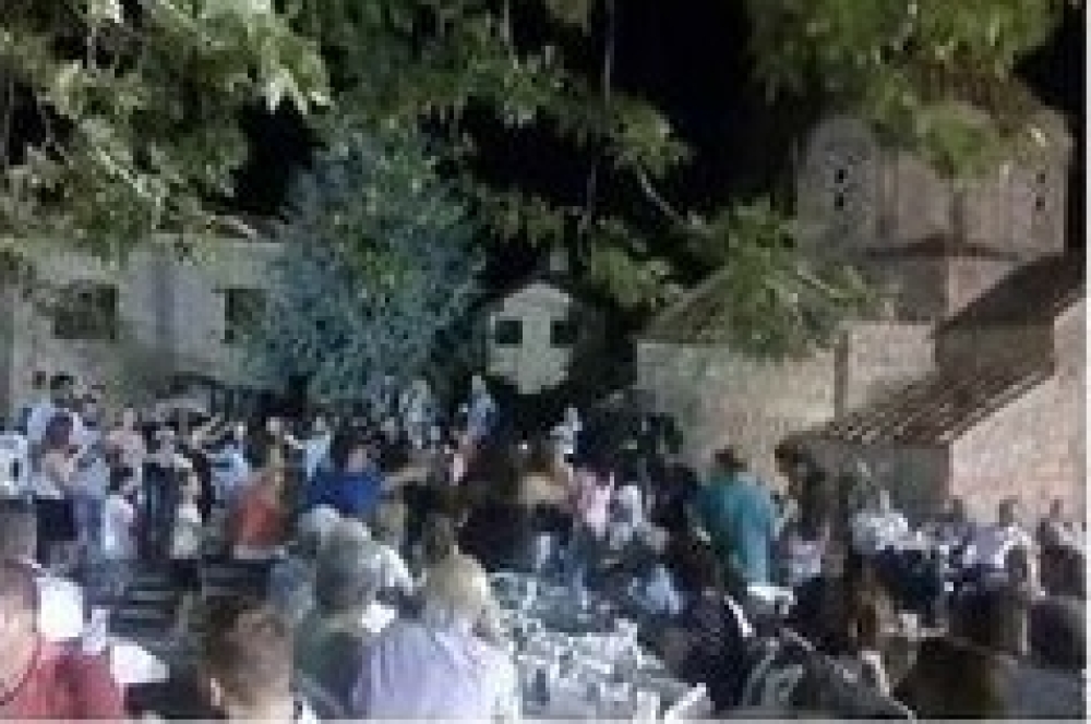 &Pi;&alpha;&nu;&eta;&gamma;ύ&rho;&iota; &mu;&epsilon; &epsilon;&delta;έ&sigma;&mu;&alpha;&tau;&alpha; &kappa;&alpha;&iota; &mu;&omicron;&upsilon;&sigma;&iota;&kappa;ή &sigma;&tau;&eta;&nu; &Kappa;&omicron;&nu;&iota;&delta;ί&tau;&sigma;&alpha;