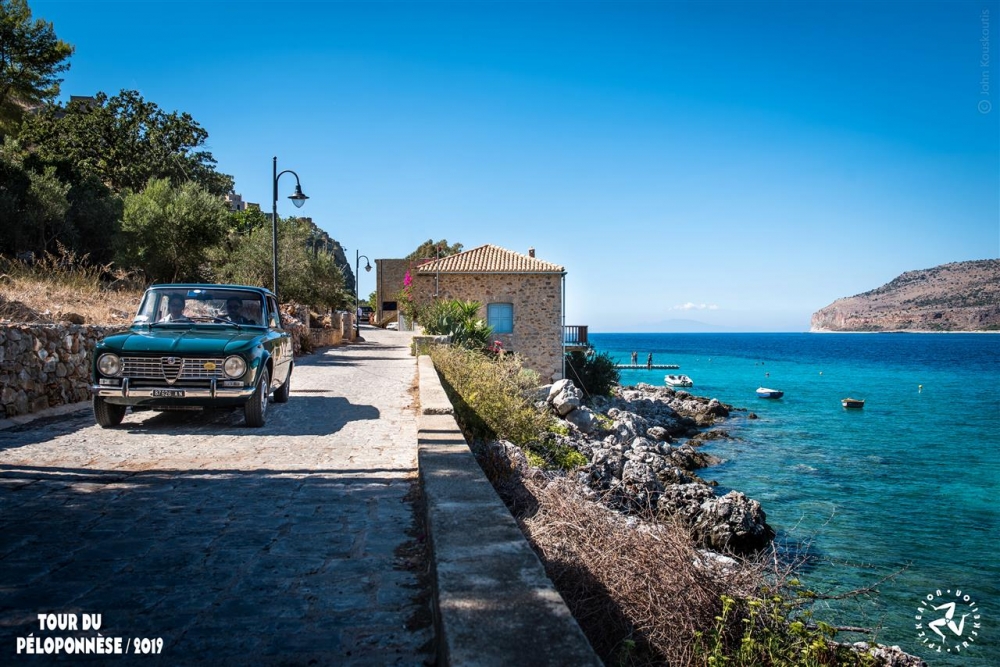 «Tour du Peloponnese 2021»: Πέρασμα από τη Λακωνία για 160 ιστορικά οχήματα