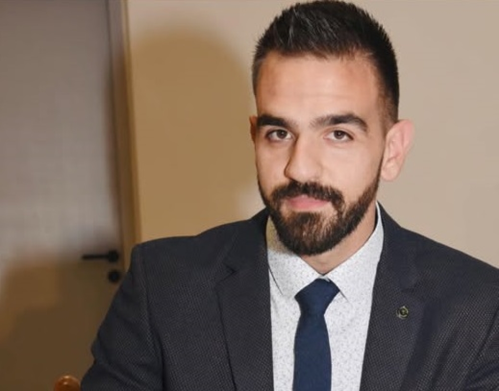 &Alpha;&pi;έ&kappa;&tau;&eta;&sigma;&epsilon; &epsilon;&kappa; &nu;έ&omicron;&upsilon; &alpha;&nu;&tau;&iota;&delta;ή&mu;&alpha;&rho;&chi;&omicron; &Pi;&omicron;&lambda;&iota;&tau;&iota;&sigma;&mu;&omicron;ύ &omicron; &Delta;ή&mu;&omicron;&sigmaf; &Mu;&omicron;&nu;&epsilon;&mu;&beta;&alpha;&sigma;ί&alpha;&sigmaf;