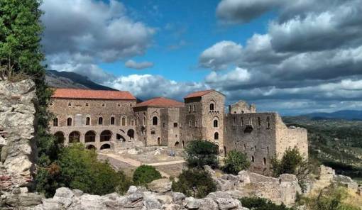 &Alpha;&nu;&alpha;&gamma;&epsilon;&nu;&nu;ή&theta;&eta;&kappa;&epsilon; &tau;&omicron; &Pi;&alpha;&lambda;ά&tau;&iota; &tau;&omega;&nu; &Delta;&epsilon;&sigma;&pi;&omicron;&tau;ώ&nu;