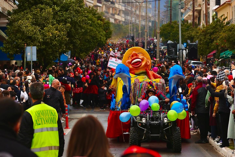 Η Σπάρτη παρελαύνει στους ρυθμούς της Αποκριάς!