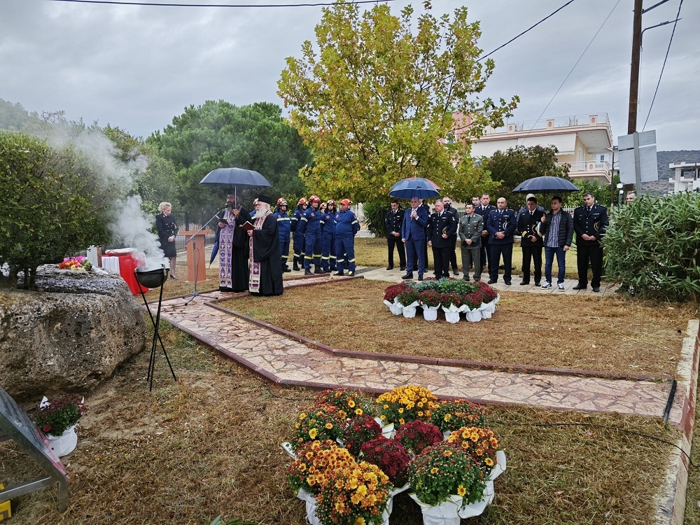 &Zeta;&omega;&nu;&tau;&alpha;&nu;ή &eta; &mu;&nu;ή&mu;&eta; &tau;&omega;&nu; &pi;&epsilon;&sigma;ό&nu;&tau;&omega;&nu; &pi;&upsilon;&rho;&omicron;&sigma;&beta;&epsilon;&sigma;&tau;ώ&nu; &tau;&eta;&sigmaf; &Lambda;&alpha;&kappa;&omega;&nu;ί&alpha;&sigmaf;